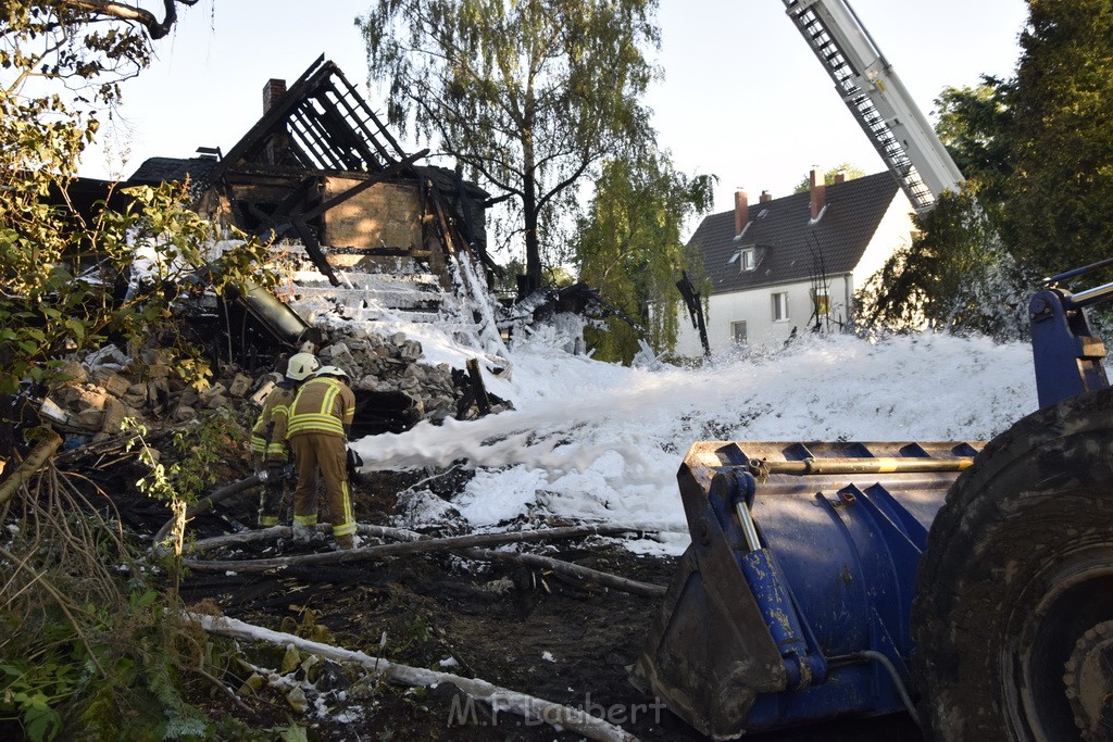 Grossfeuer Einfamilienhaus Siegburg Muehlengrabenstr P1153.JPG - Miklos Laubert